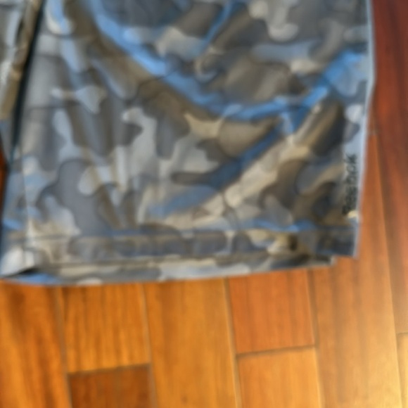 Reebok men’s gray camo with yellow drawstring shorts size L - Picture 2 of 6